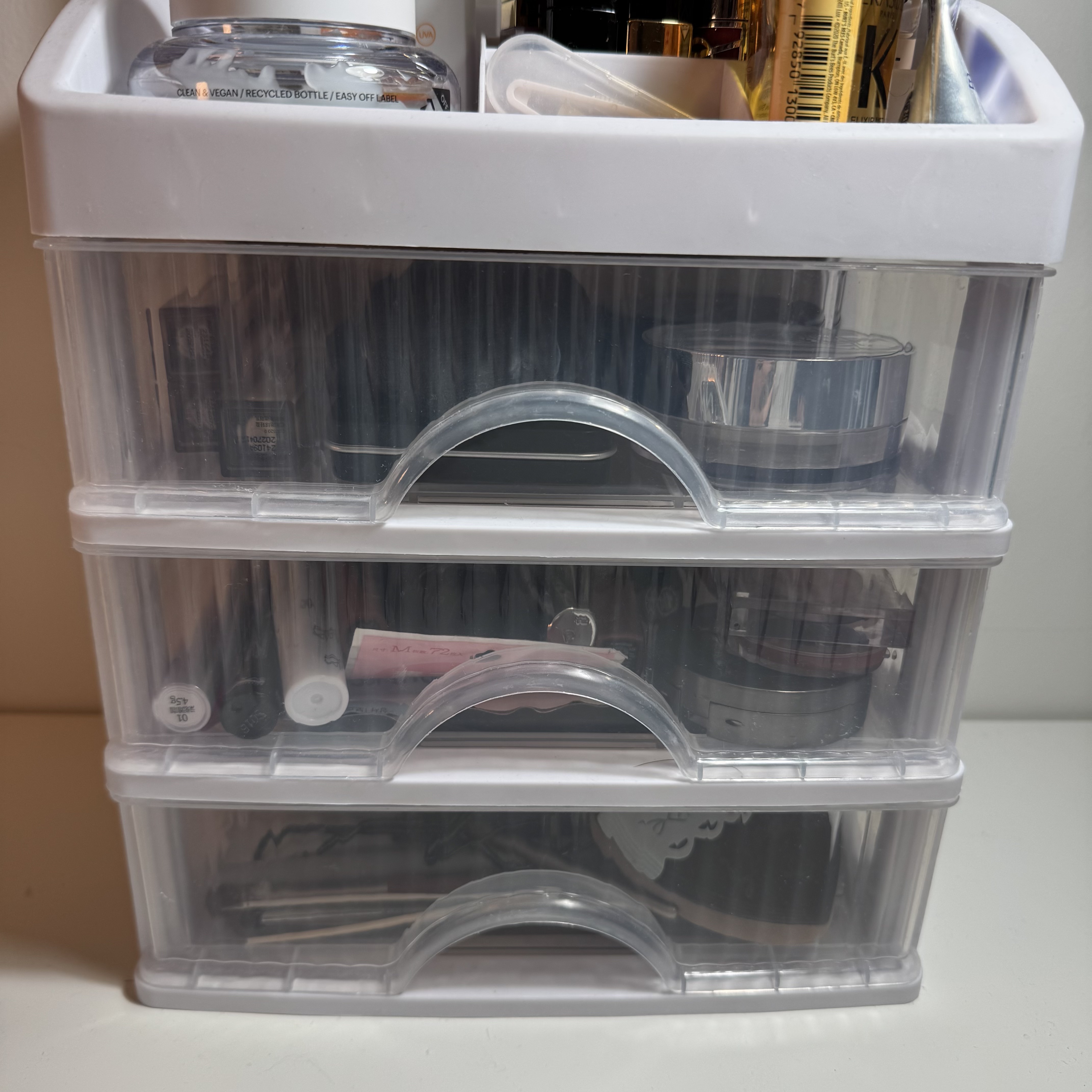 This is my drawer set. The drawers allow user to pull the drawers out.