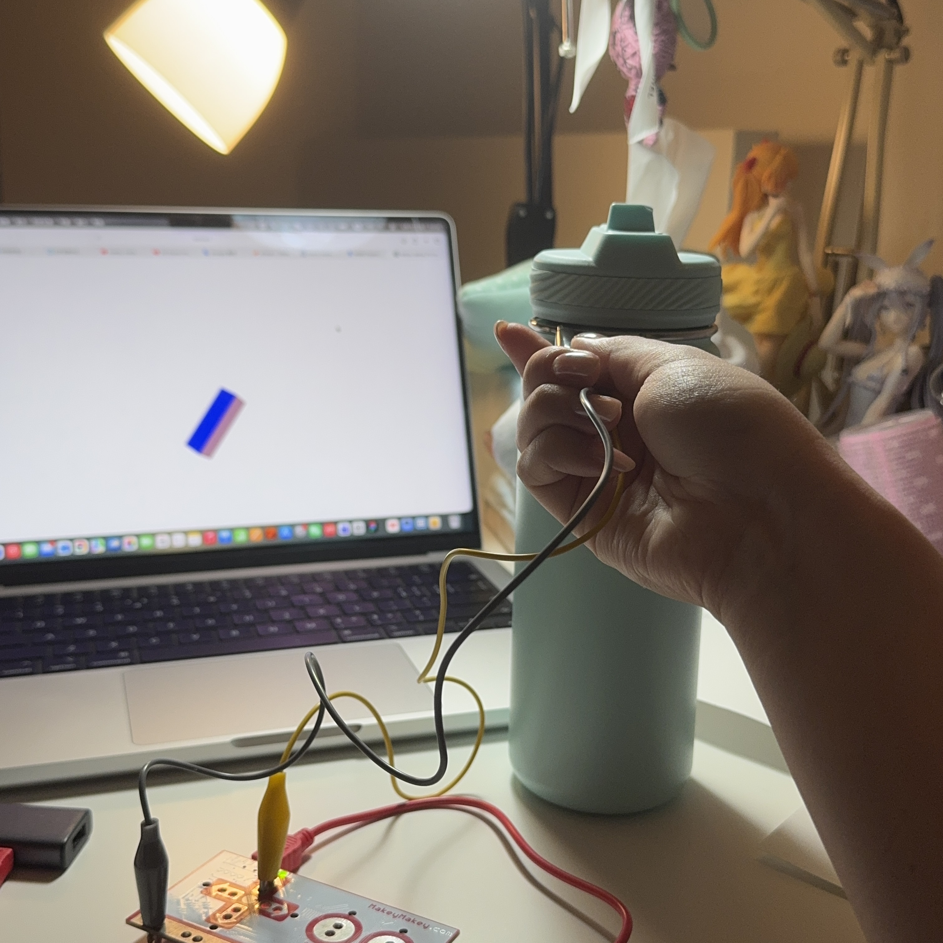 i tested the outer ring of the water bottle and it is conductive